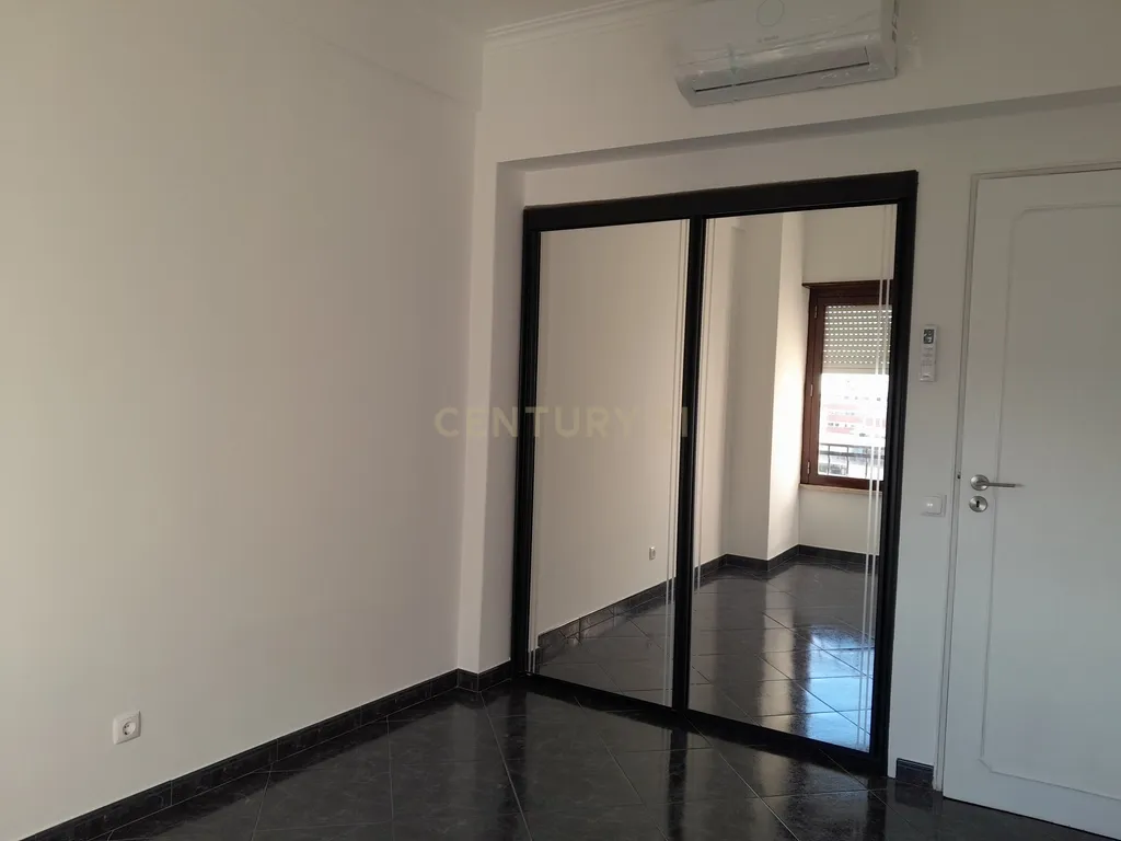 Apartamento Moderno T3 em Carnaxide / Oeiras com Ar Condicionado e Elevador - Image 15