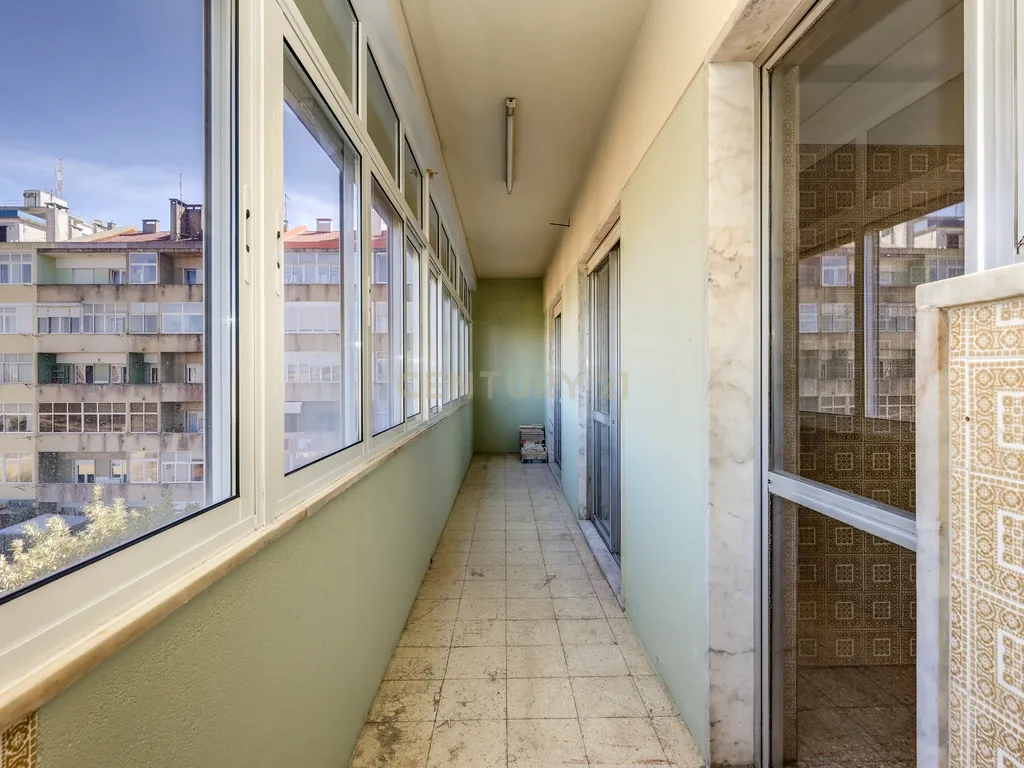 Apartamento T4 com 129 m² e estacionamento — Calçada do Tojal, oportunidade para remodelação total - Image 17