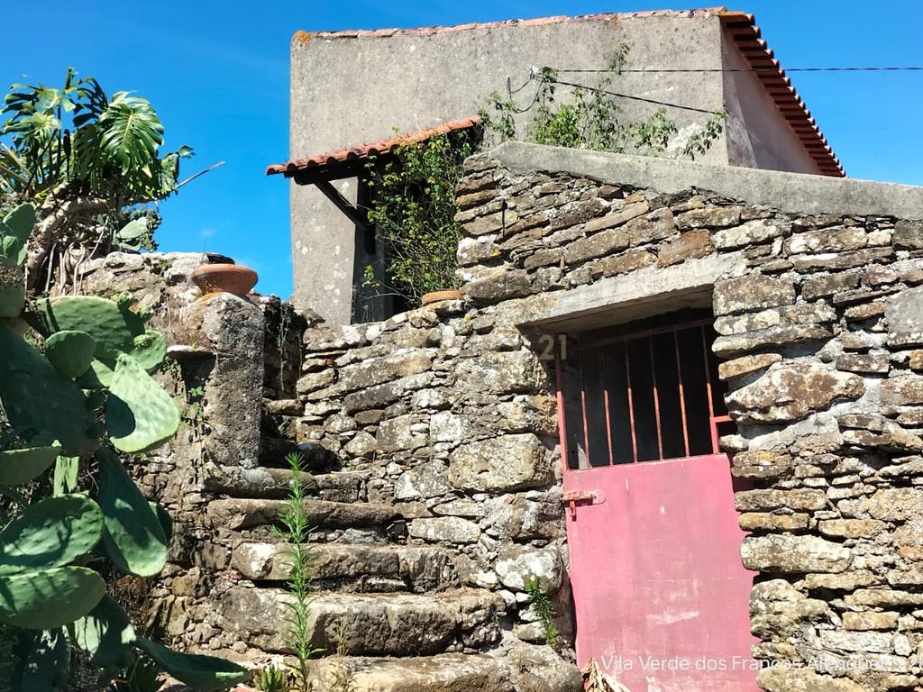Moradia típica na Serra de Montejunto – Ideal para viver ou investir em turismo rural - Image 9