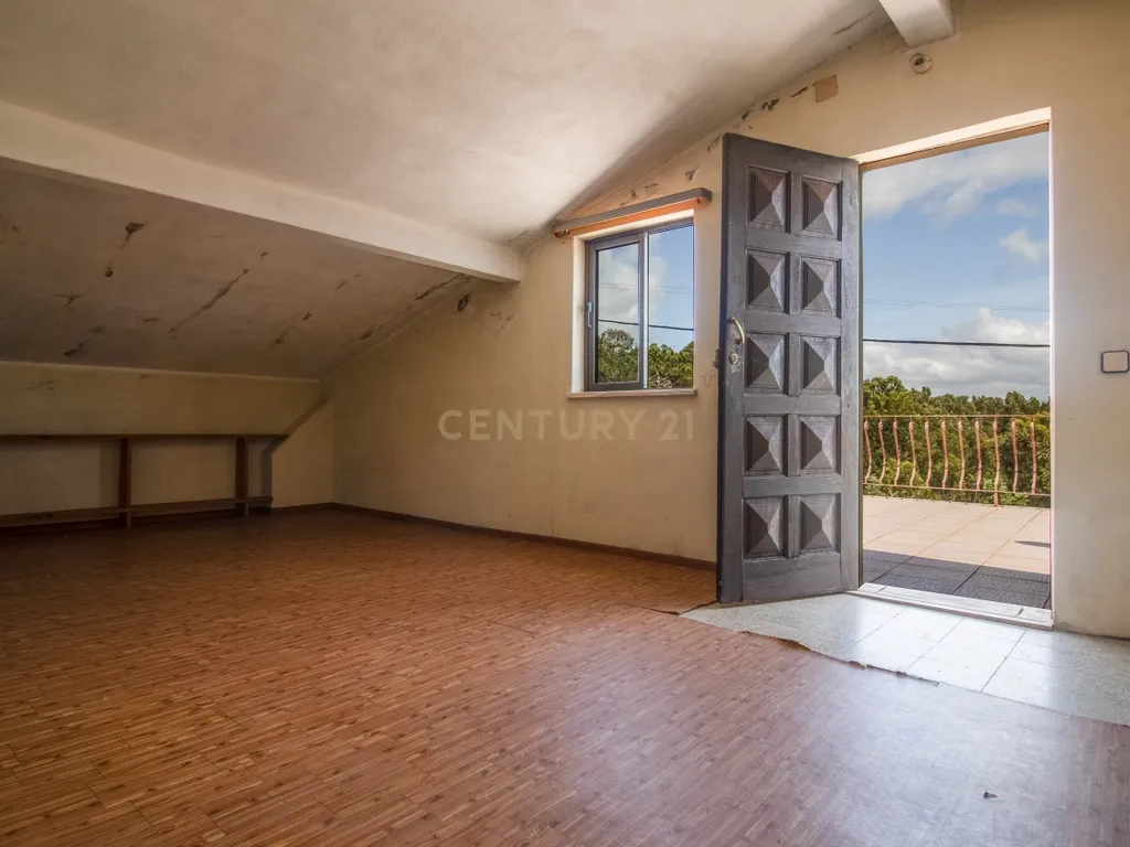 Moradia T4 com Vista Mar e Cidade - Image 61