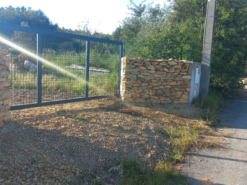 Encantadora Propriedade com construção e vista para Montanha - Image 4