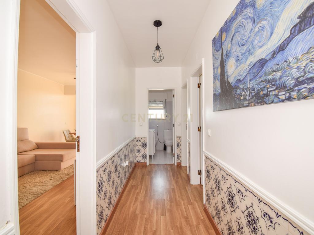 Apartamento T2 com Garagem, Arrecadação e Excelente Luminosidade – Arroja, Odivelas - Image 16