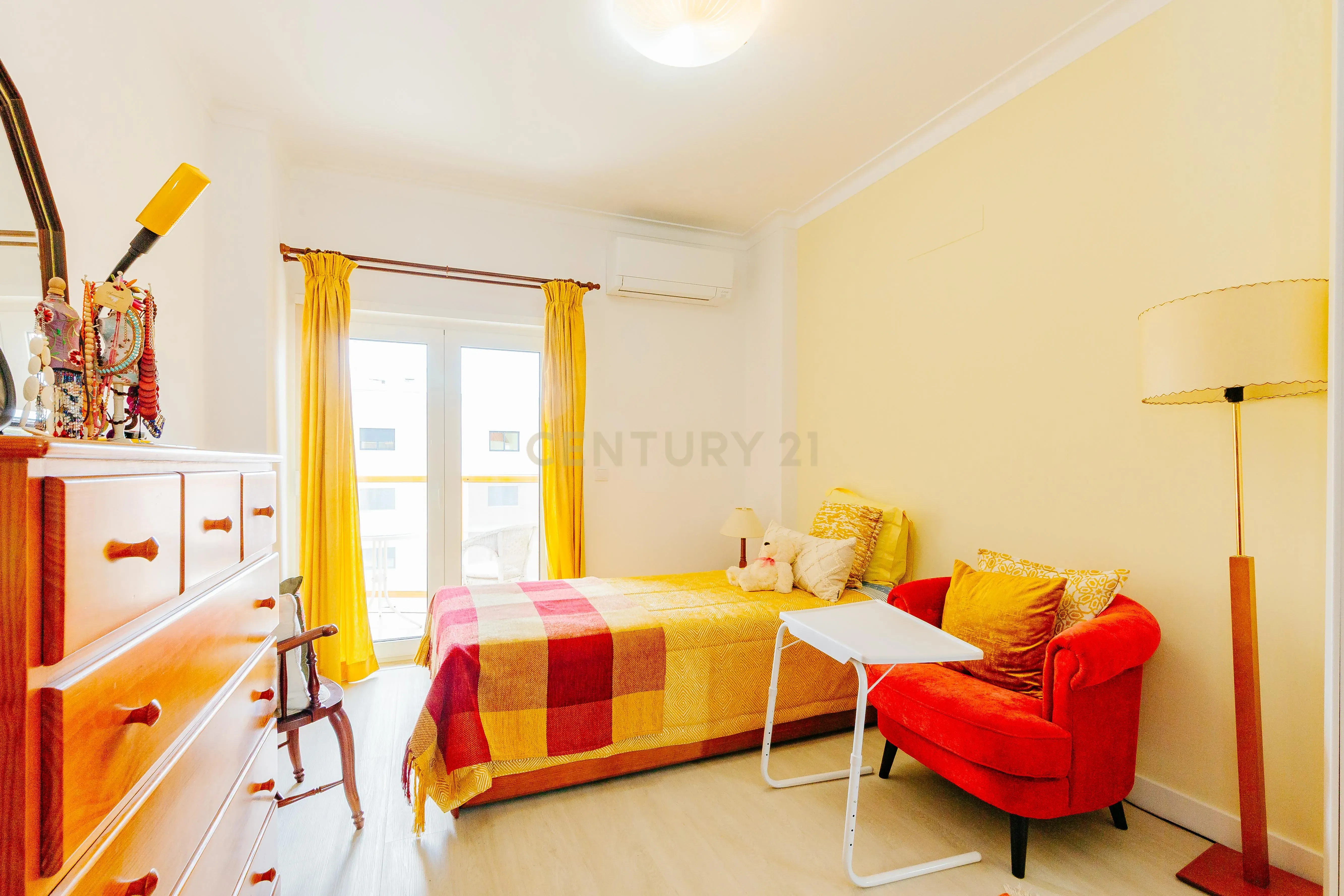 Apartamento T3 totalmente remodelado com Vista Panorâmica no Parque das Nações - Image 26