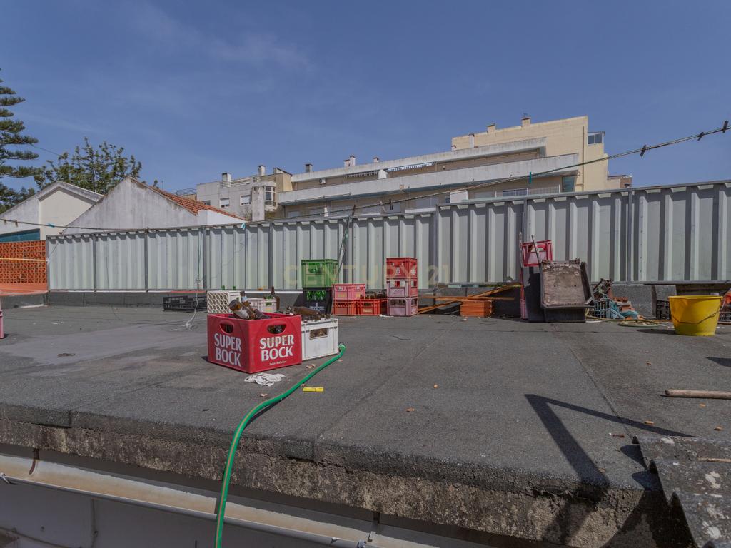 Oportunidade Única em Santo António da Caparica - Image 15
