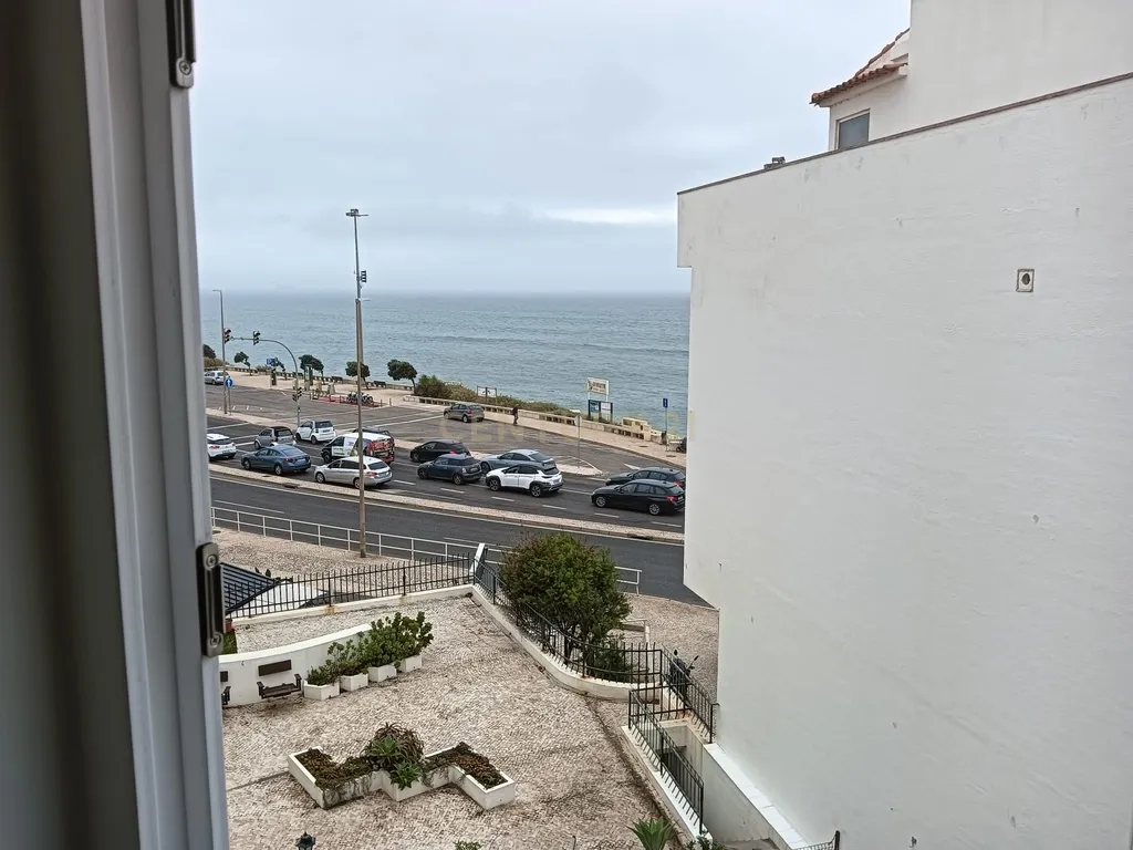 Apartamento T2 à Rendar - Vista Mar na Parede - Image 3
