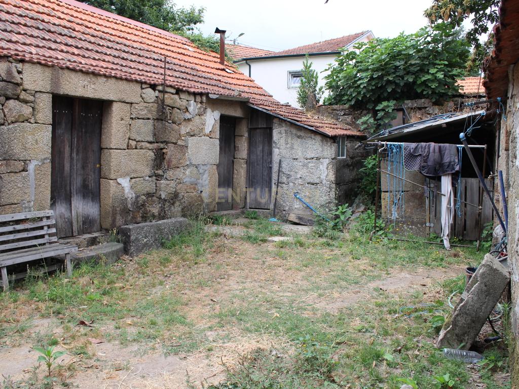 Moradia para restauro - oportunidade de investimento Paços de Ferreira, Figueiró - Image 5