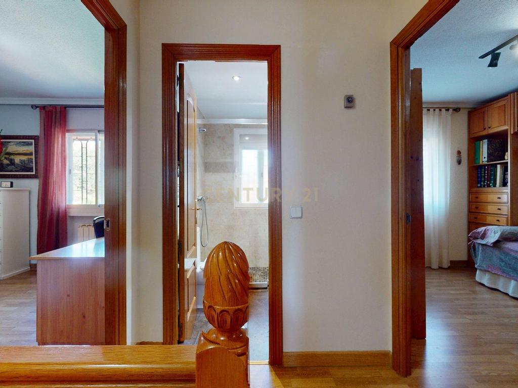 Apartamento Espaçoso com Vista para a Cidade e Montanha em Madrid - Image 24