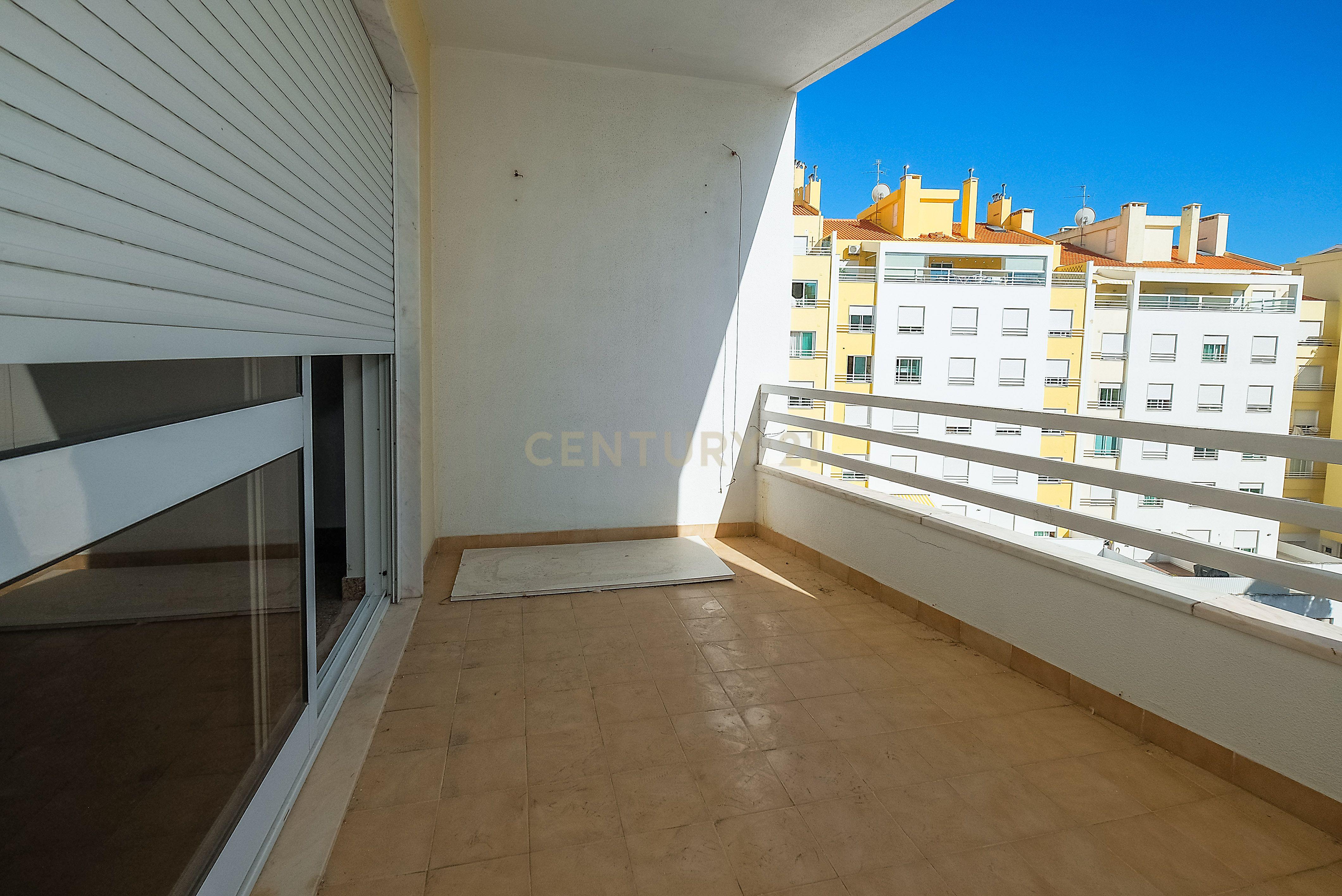 Fotografia 8 de Apartamento T3 luminoso na Parede com varandas, garagem e arrecadação