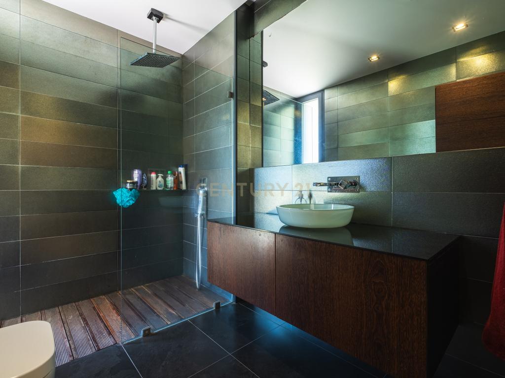 Luxuosa Moradia T4 com Piscina e Vista Panorâmica em Lousada - Image 33