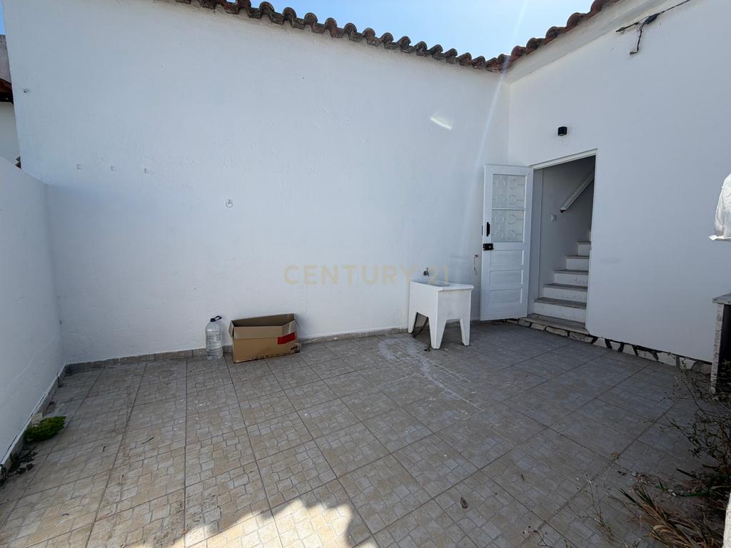 Apartamento T1 em Sesimbra (Castelo), Remodelado, com Terraço - Image 2