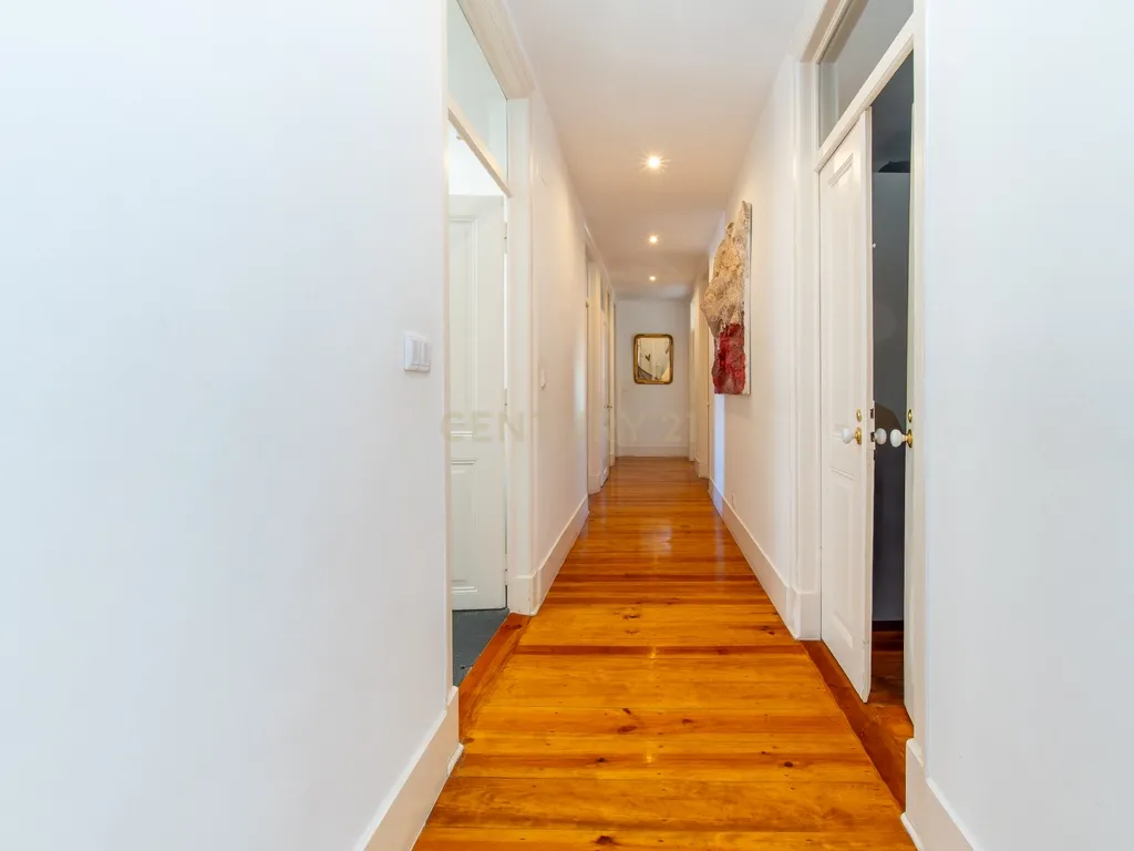 Penthouse Duplex T8 em Campo de Ourique - Lisboa - Image 17