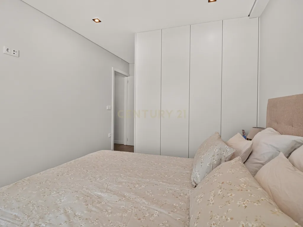 Apartamento Renovado com Vista Panorâmica em Braga - Image 10