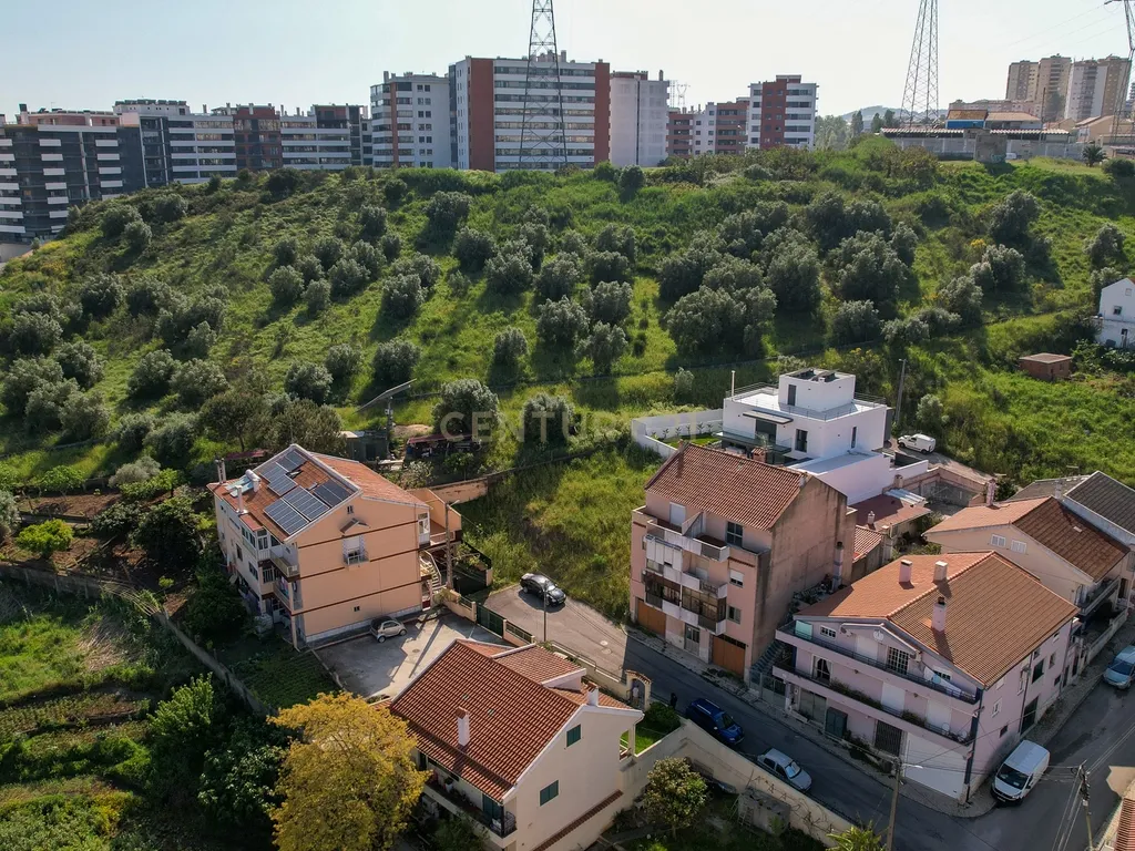 Terreno para venda localizado em Odivelas - Image 3