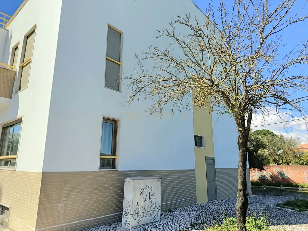Apartamento Duplex com 175m2 - Sobreda, Almada. - Image 43