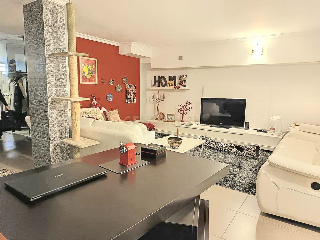 Apartamento Duplex com 175m2 - Sobreda, Almada. - Image 1