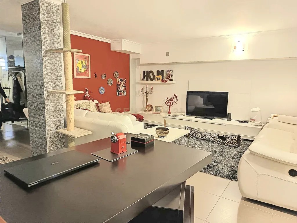 Apartamento Duplex com 175m2 - Sobreda, Almada. - Image 1