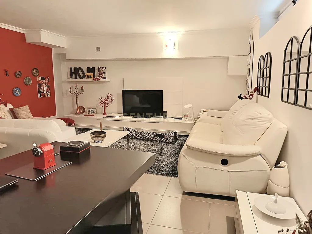 Apartamento Duplex com 175m2 - Sobreda, Almada. - Image 3