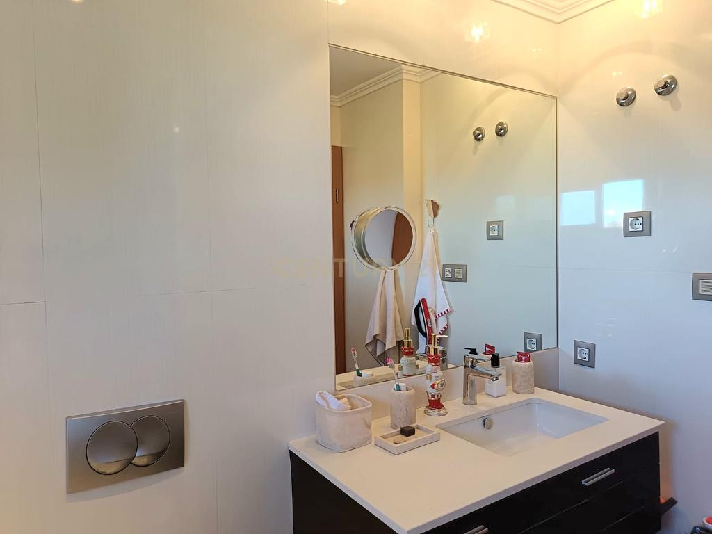 Apartamento Duplex com 175m2 - Sobreda, Almada. - Image 26