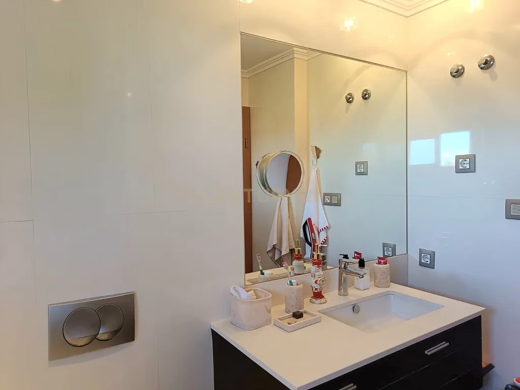 Apartamento Duplex com 175m2 - Sobreda, Almada. - Image 26