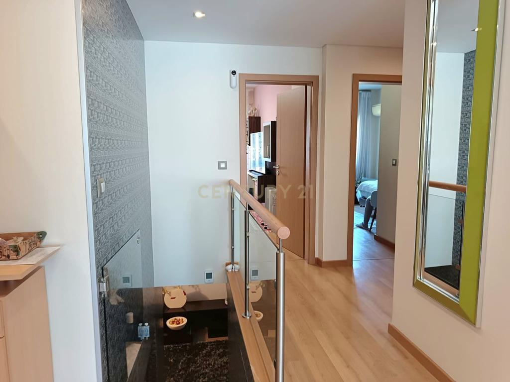 Apartamento Duplex com 175m2 - Sobreda, Almada. - Image 14