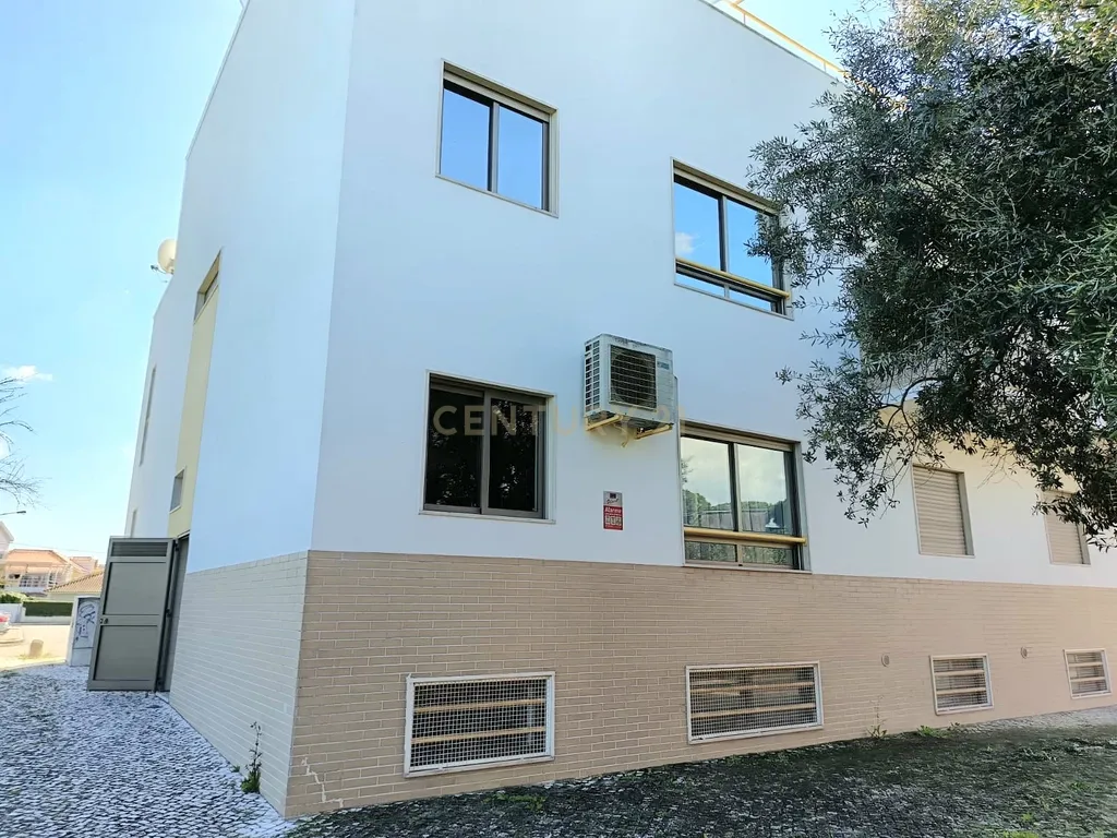 Apartamento Duplex com 175m2 - Sobreda, Almada. - Image 42