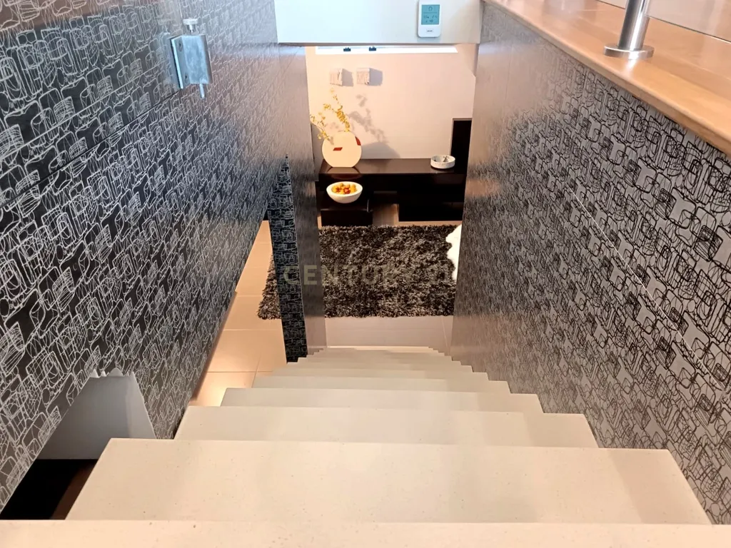 Apartamento Duplex com 175m2 - Sobreda, Almada. - Image 11