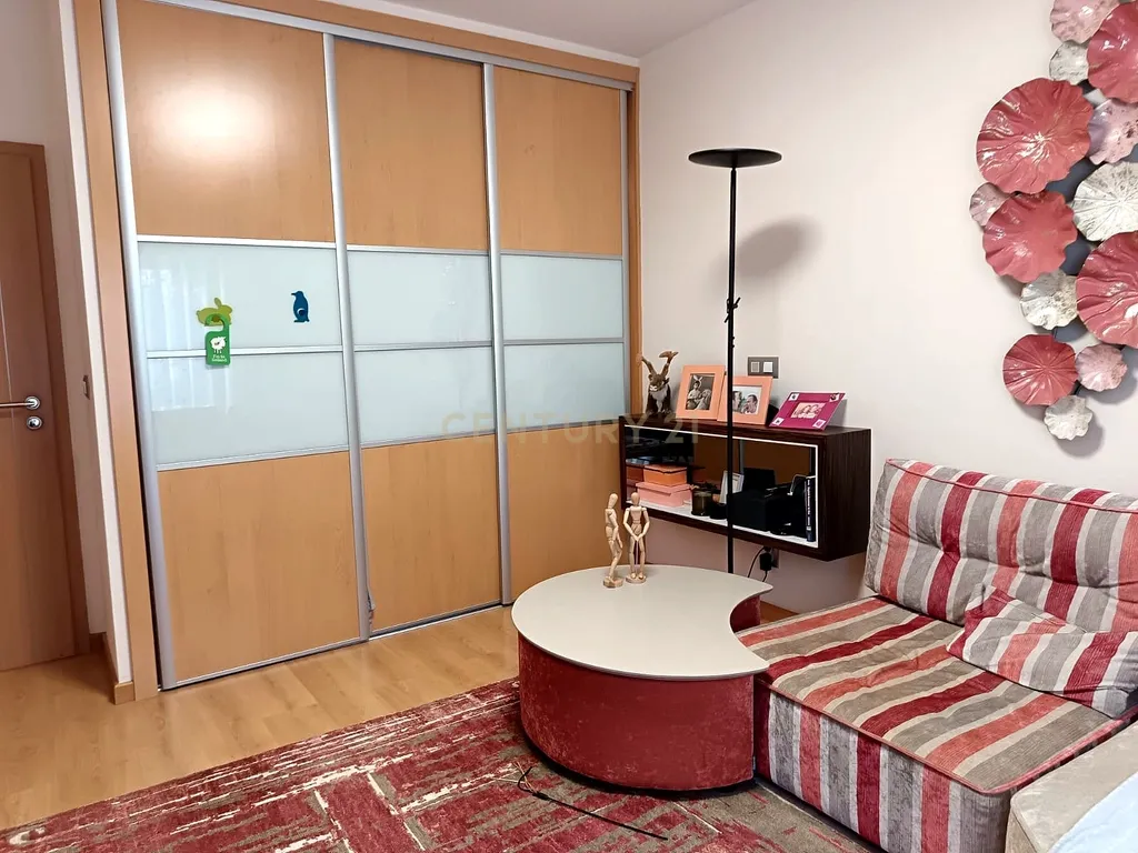 Apartamento Duplex com 175m2 - Sobreda, Almada. - Image 23