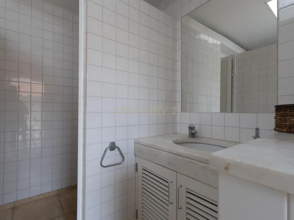 Moradia em vizela com 6 quartos e elevado potencial de investimento - Image 30
