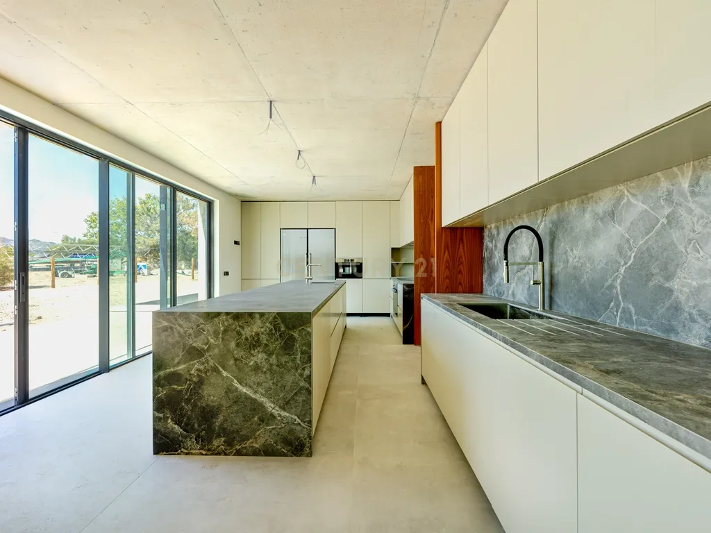 Moradia T6 com Projeto de Autor em Tróia/Comporta | Piscina, 3 Suites, Jardim Privado - Image 20