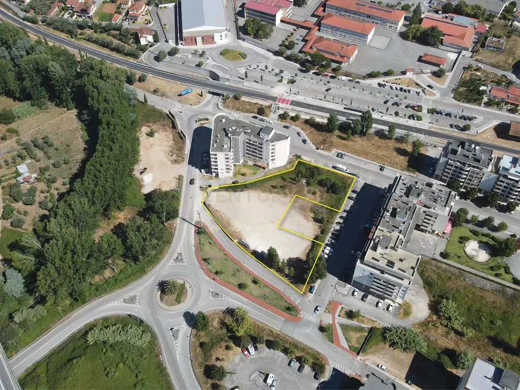 NOVO APARTAMENTO T4 EM MIRANDA DO CORVO EM EMPREENDIMENTO A INICIAR CONSTRUÇÂO - Image 11