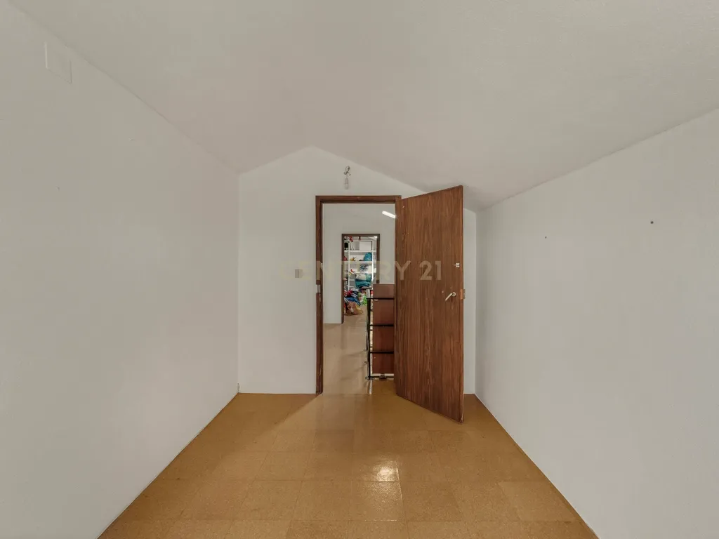 MORADIA T5 COM GARAGEM E PISCINA, 327 M² DE TERRENO PARA USUFRUIR - Image 52