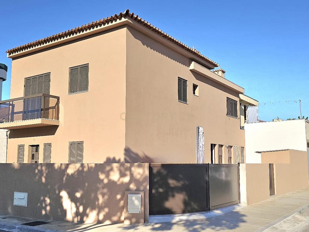 Moradia T4 Bi-Familiar em Primeira Linha de Mar – Vila do Conde - Image 1