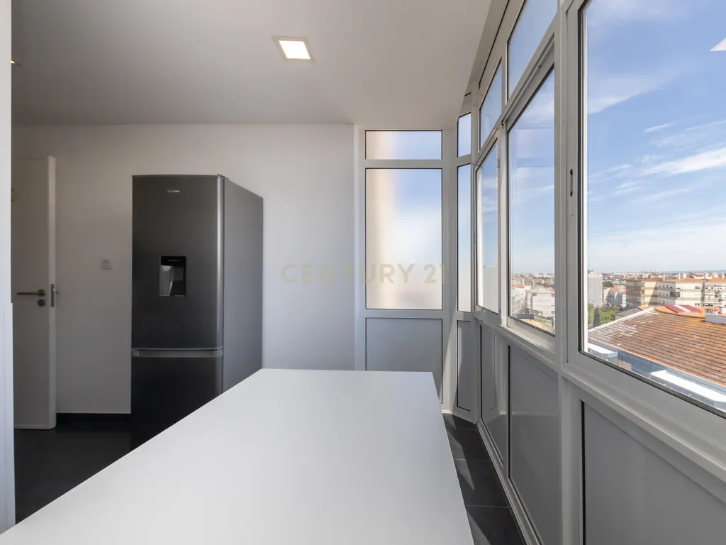 Apartamento T3 para arrendamento - 5 piso c/elevador - Amora - Image 37