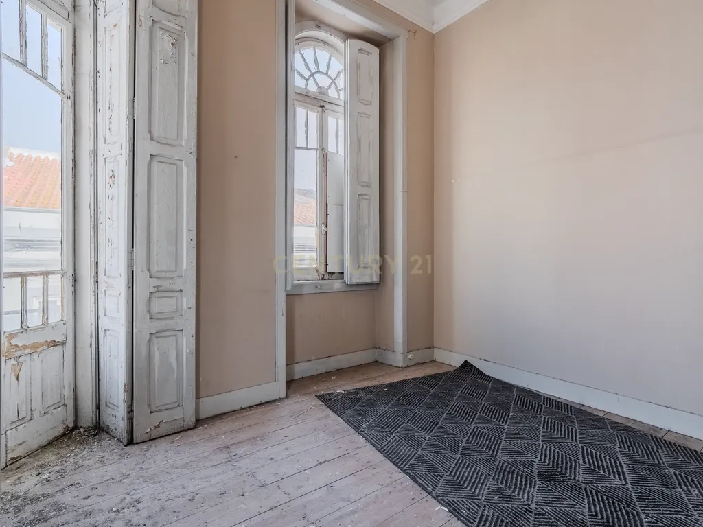 PRÉDIO PARA RECUPERAR, NO CENTRO HISTÓRICO DE PENICHE - Image 11