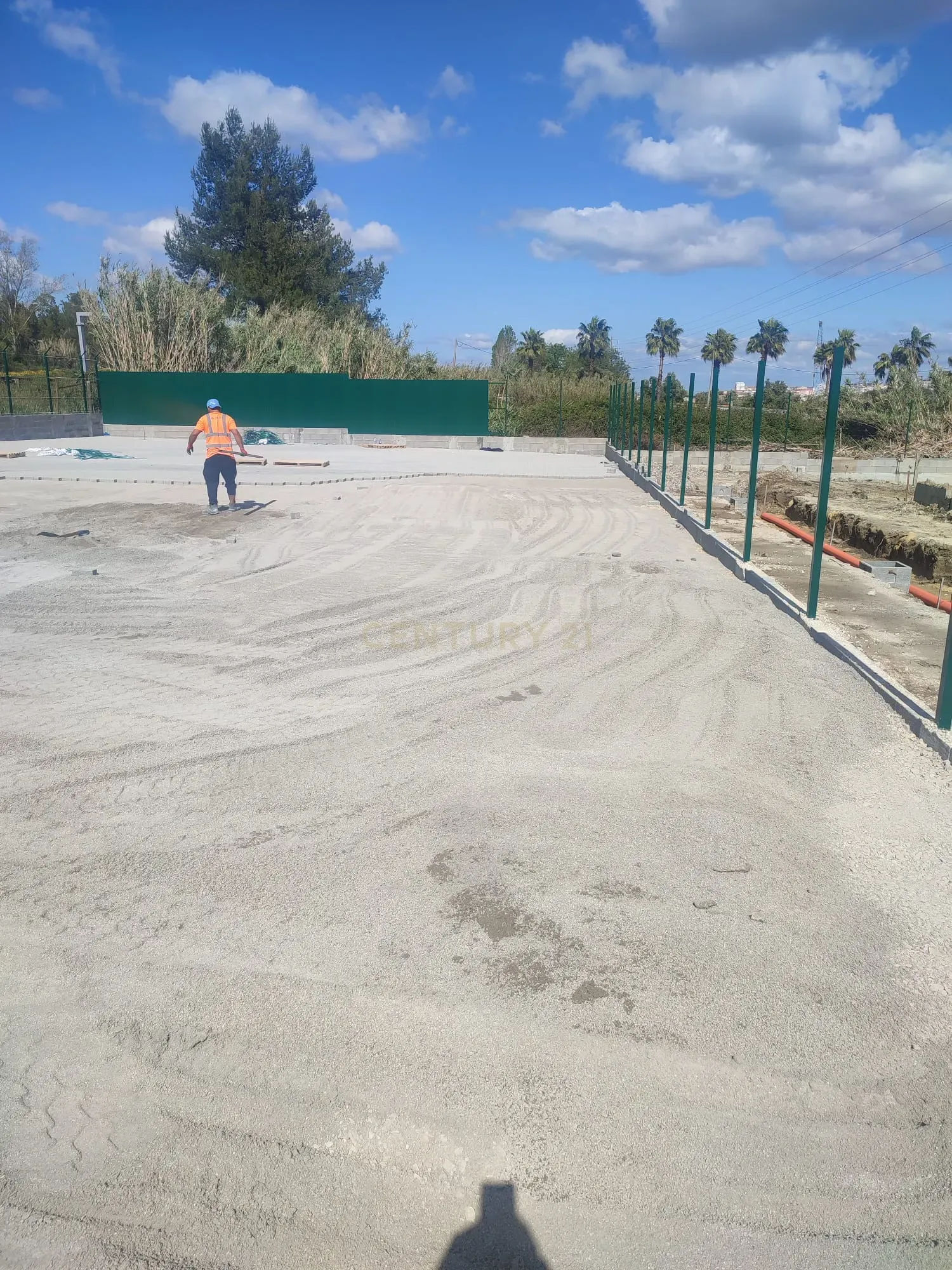 Cedência Espaço de terreno com uma área útil de 700 m²  em Almada com visibilidade para a IC20. - Image 14