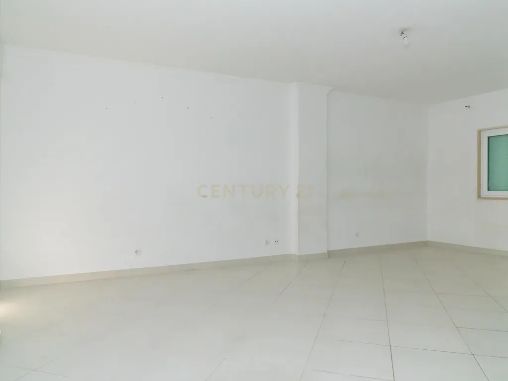 Apartamento T2, com Parqueamento, em Brejos de Azeitão - Image 11