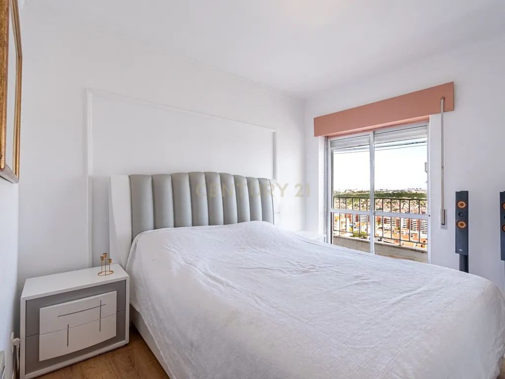 Apartamento T2+1 na Arroja com Varanda e Elevador - Image 1