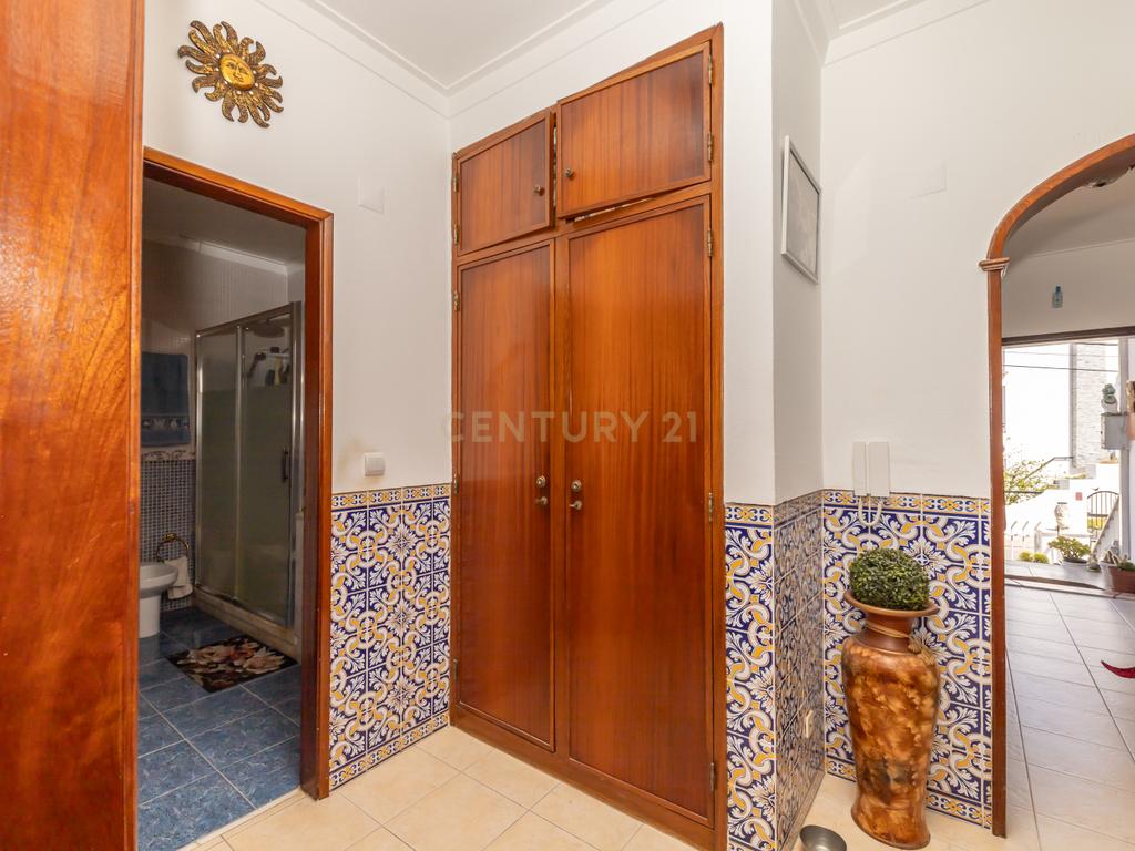 T3 + T1  com Garagem e Logradouro em Corroios, Seixal, Setúbal - Image 9