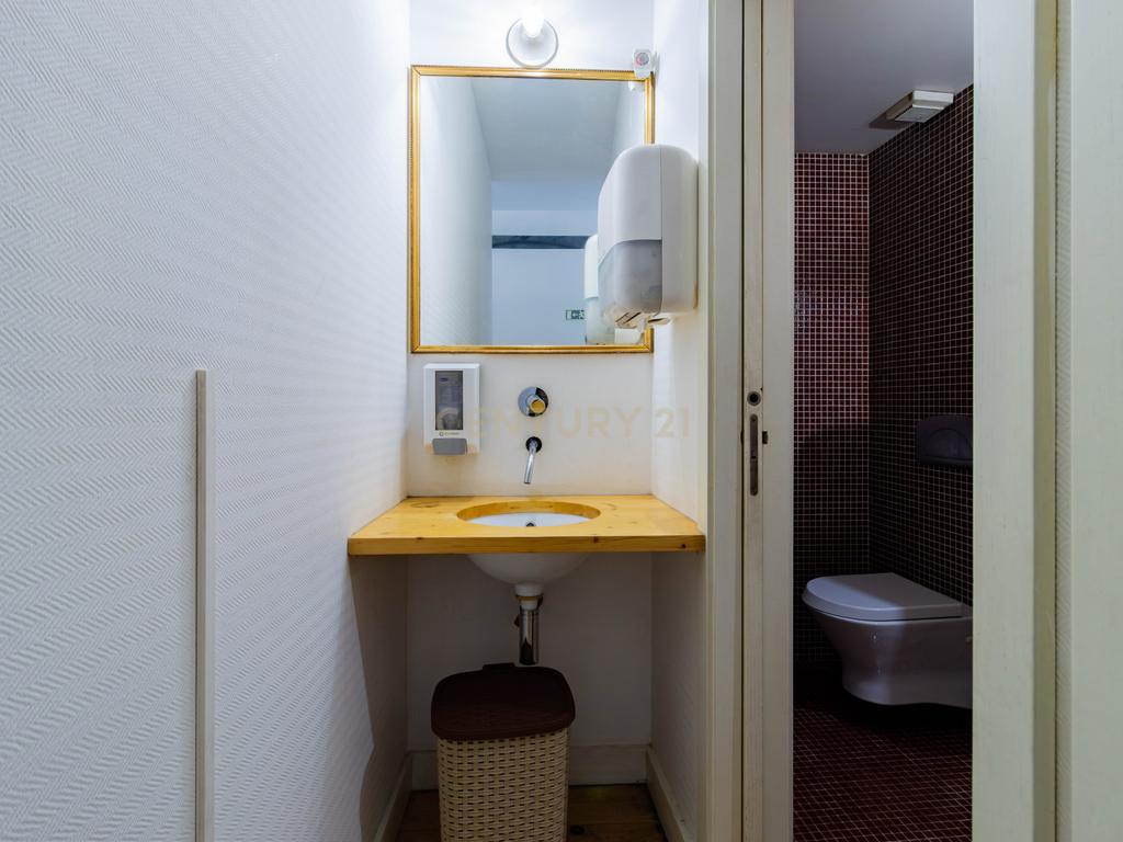 Restaurante totalmente equipado, situado numa localização privilegiada junto ao Parque do Avião, em Leiria - Image 15