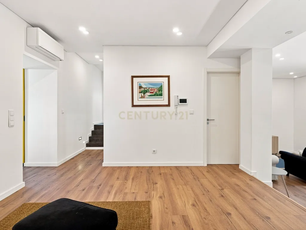 Moradia T4 +1 com piscina totalmente remodelada com painéis solares na Lourinhã ( São Bartolomeu dos Galegos) - Image 9
