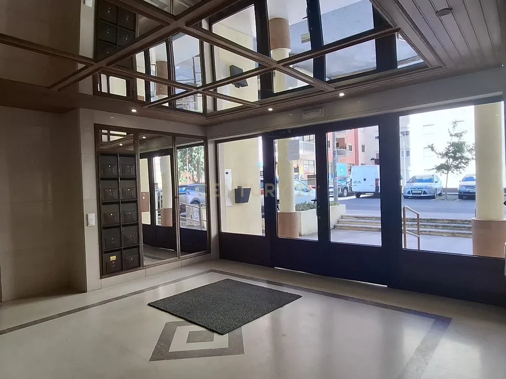 Apartamento T2 - Tapada das Mercês - Image 15