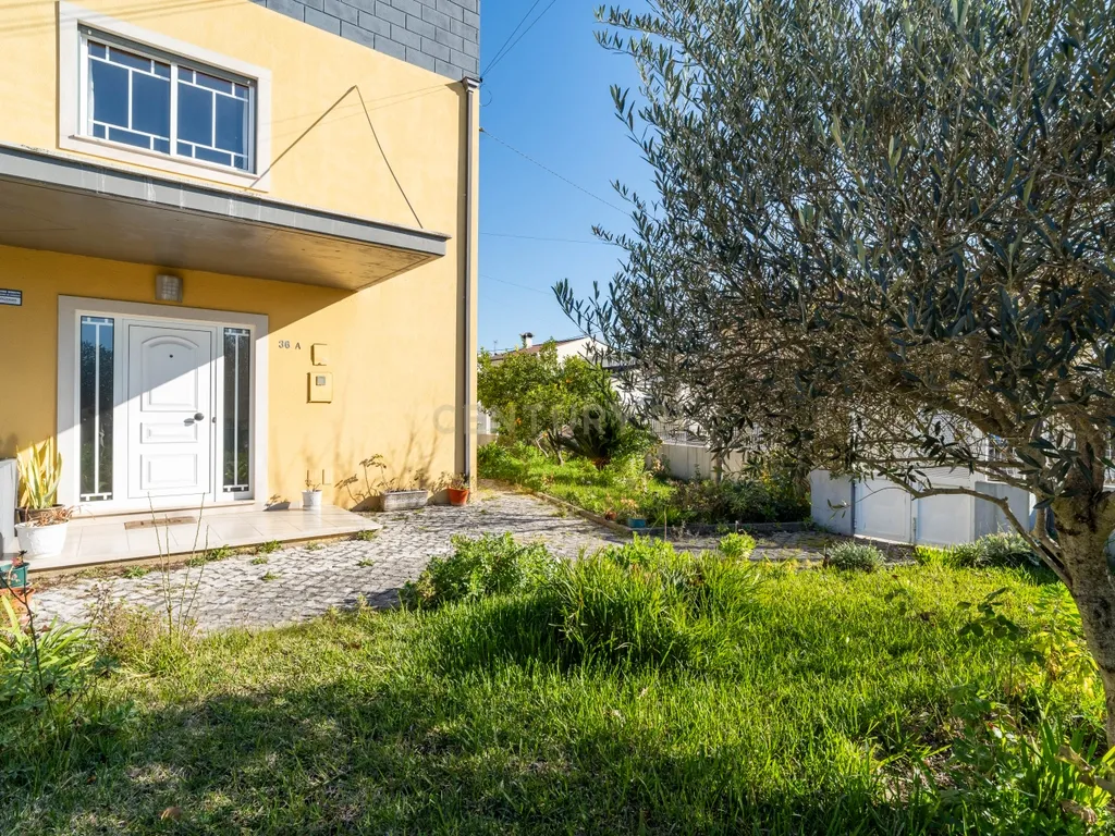 Moradia T4 com sótão versátil e excelentes acessos – uma oportunidade única - Image 24