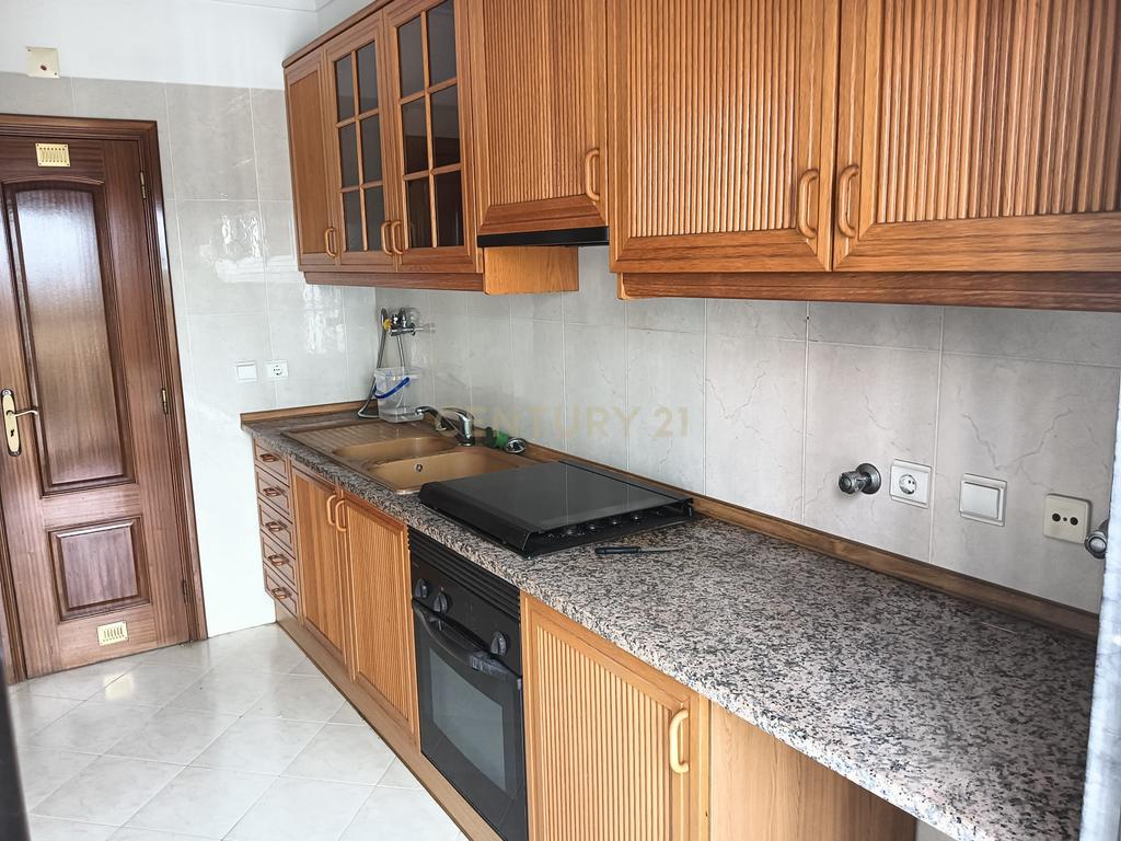 T3 com Suite/Garagem e Arrecadação - Vialonga - Image 52