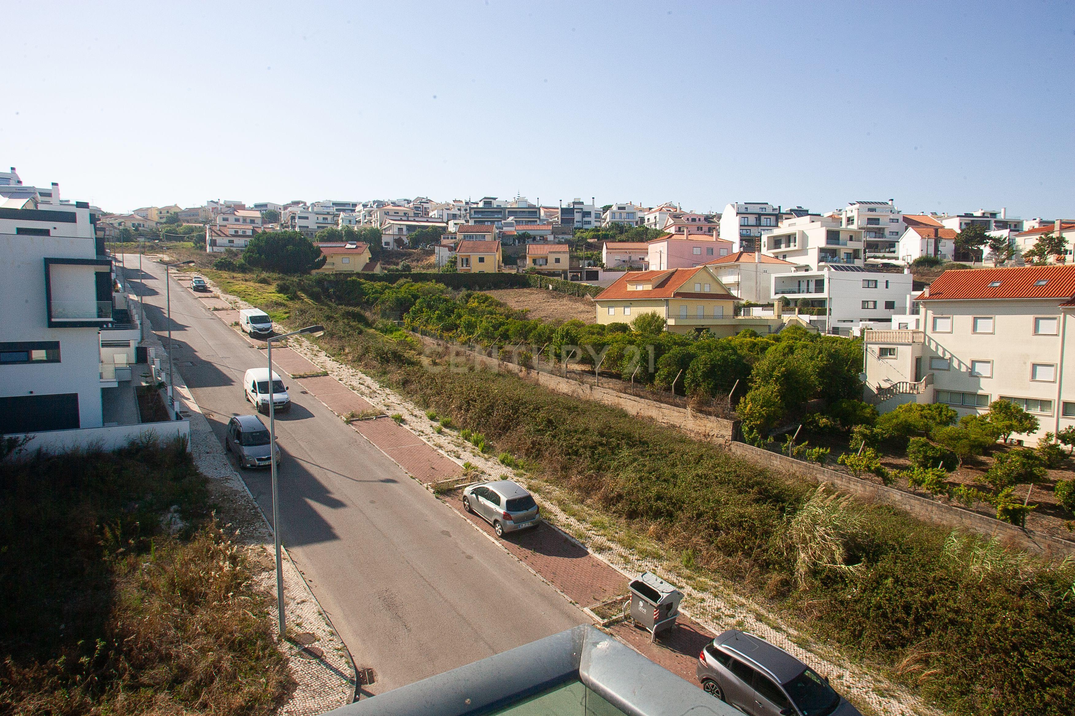 MORADIA T5 + 3 EM FAMÕES, COM PISCINA, JARDIM E BOX PARA 4 CARROS - Image 44