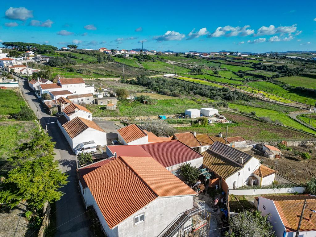 Moradia Isolada T3 com 2480m2 de terreno, poço e com anexos - Image 62