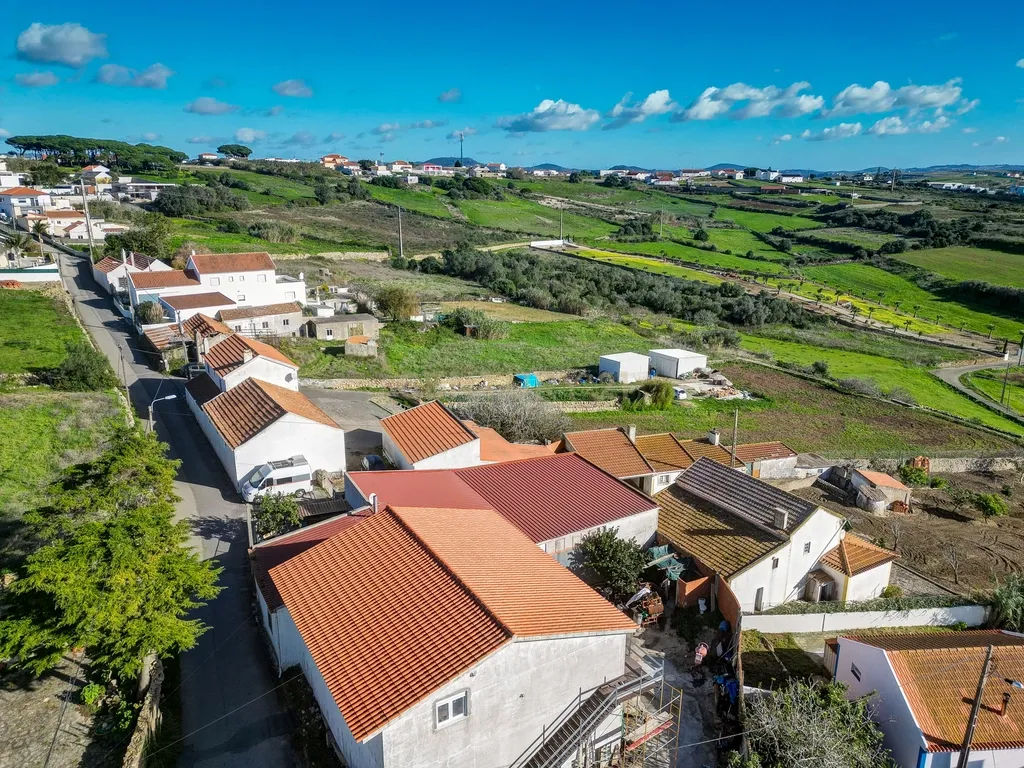 Moradia Isolada T3 com 2480m2 de terreno, poço e com anexos - Image 62