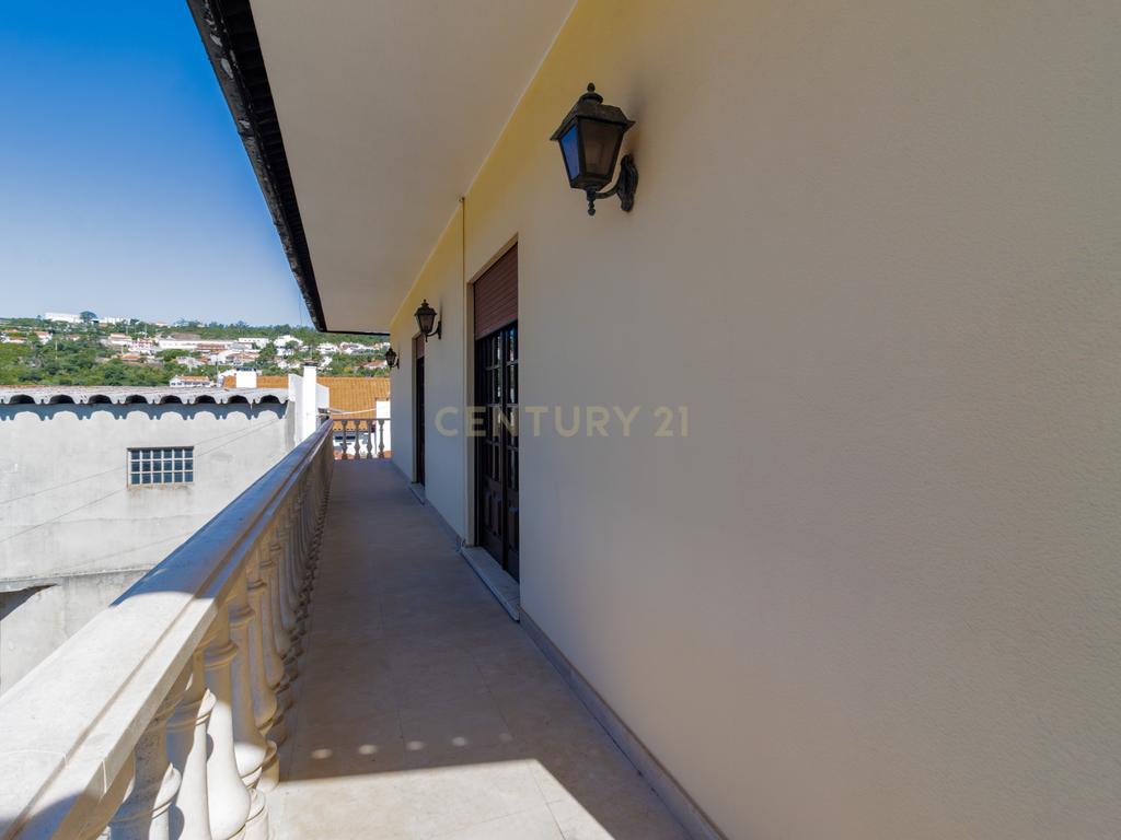 CONJUNTO MORADIA, 4 APARTAMENTOS E PAVILHÃO - Image 51