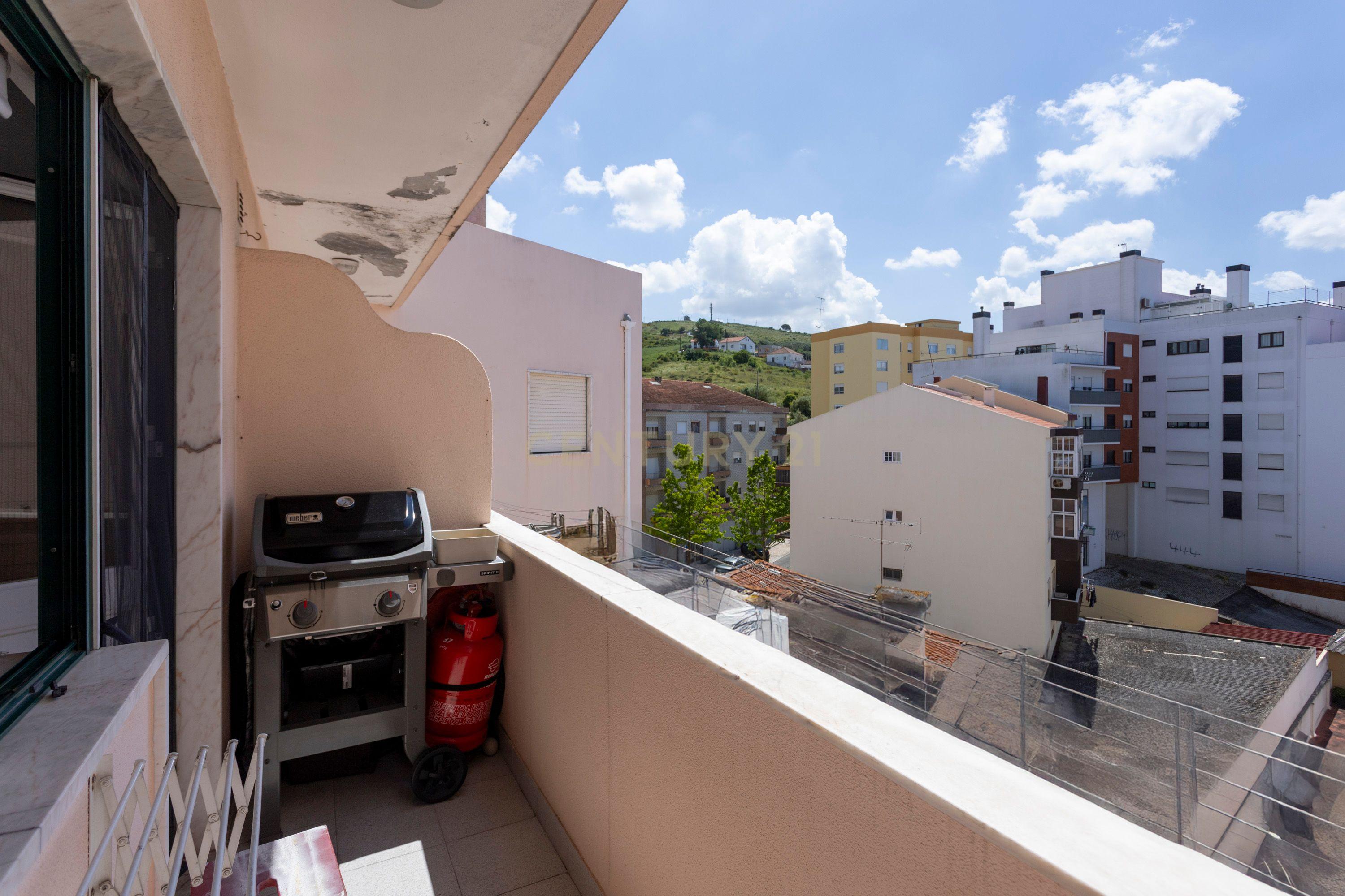 Apartamento T3 c/ Box - Centro de Torres Vedras - Image 11