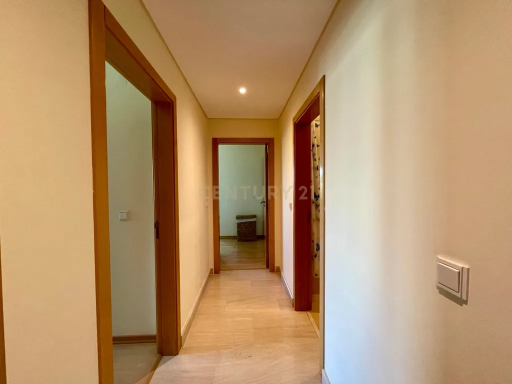 Excelente Apartamento T3 com 185 m² para Arrendamento em Telheiras – Rua António Quadros - Image 10