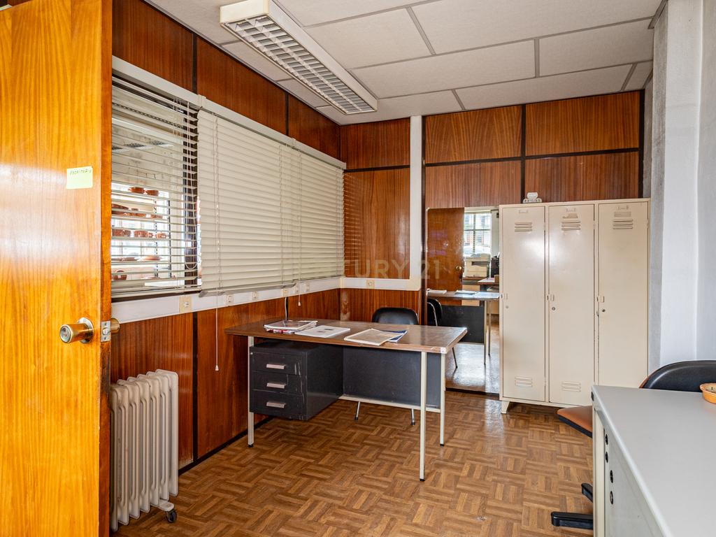 Armazem industrial com logradouro - Image 17